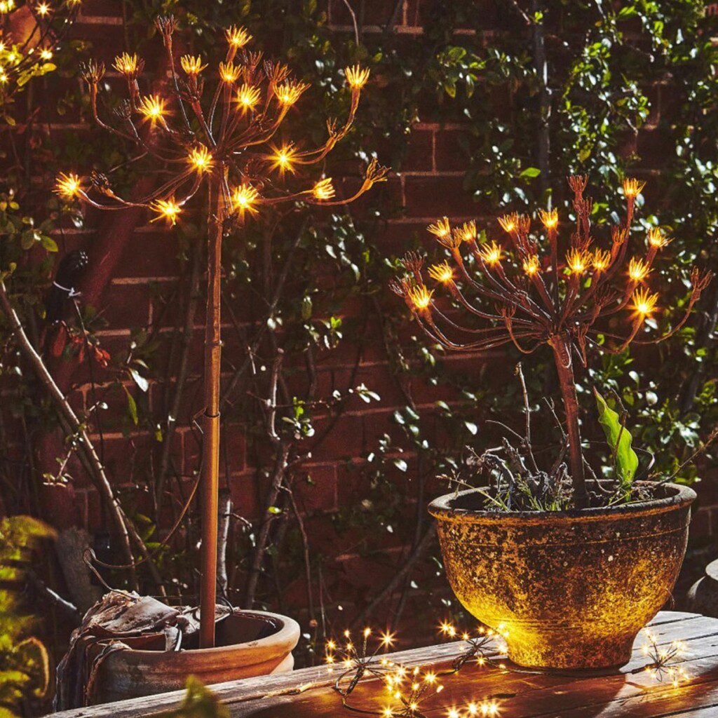 Wild Fennel LED Solar Outdoor Stake Light