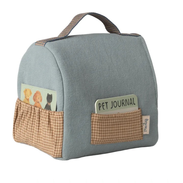 Maileg Pet Carrier Dusty Blue SS26 NEW ARRIVAL