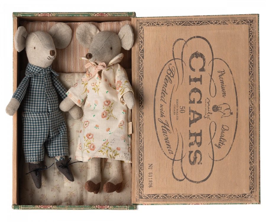 Maileg Grandparent Mice in a Cigar Box sold out