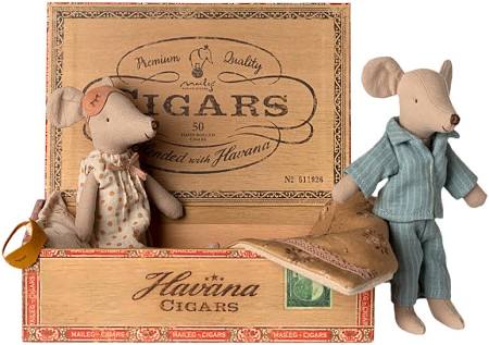 Mum & Dad mice in cigarbox