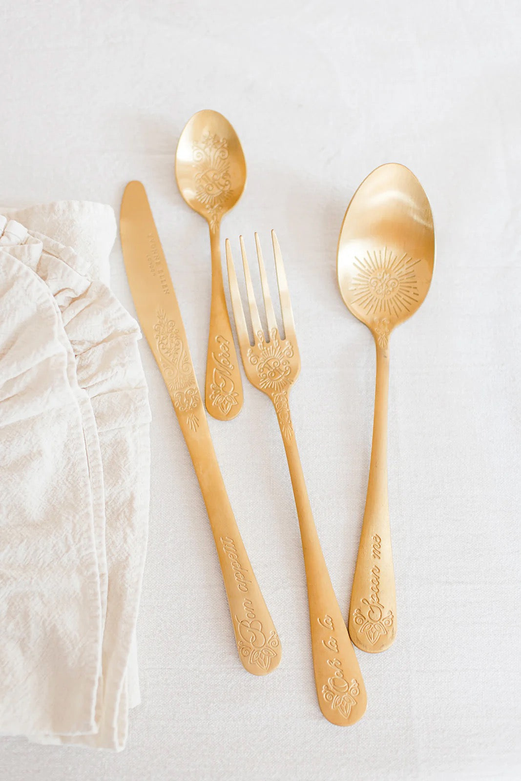 YVONNE ELLEN GOLD CUTLERY SET (16PCS)