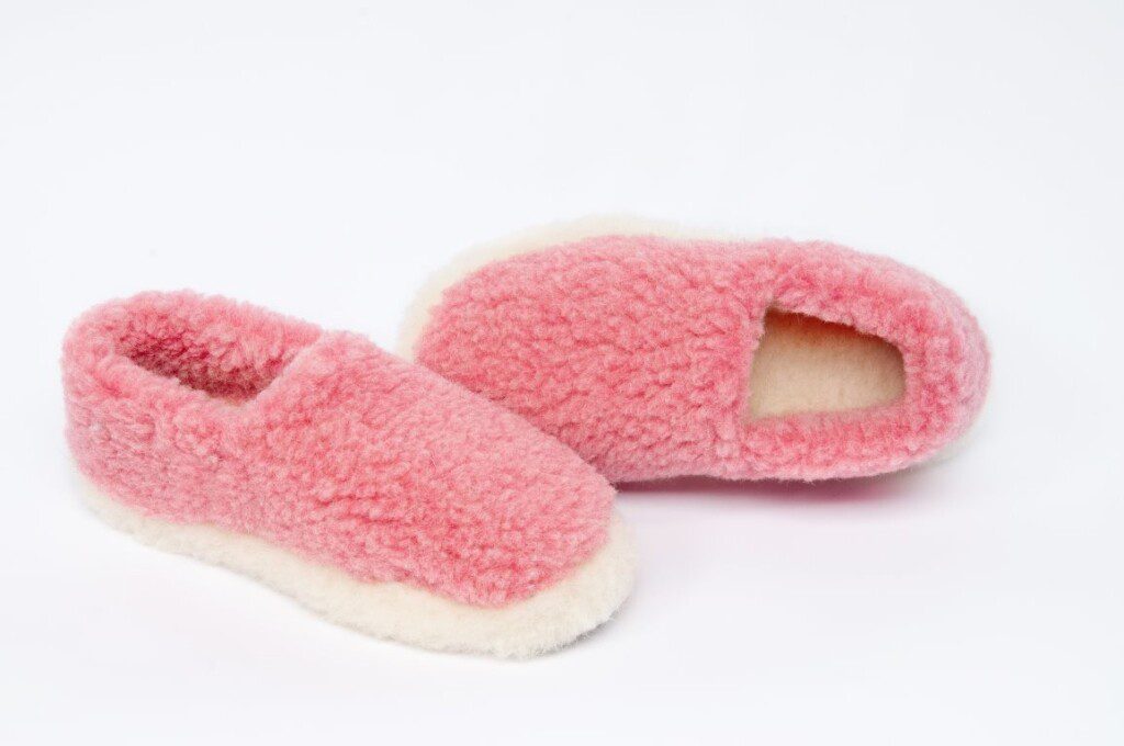 Pink 2025 wool slippers